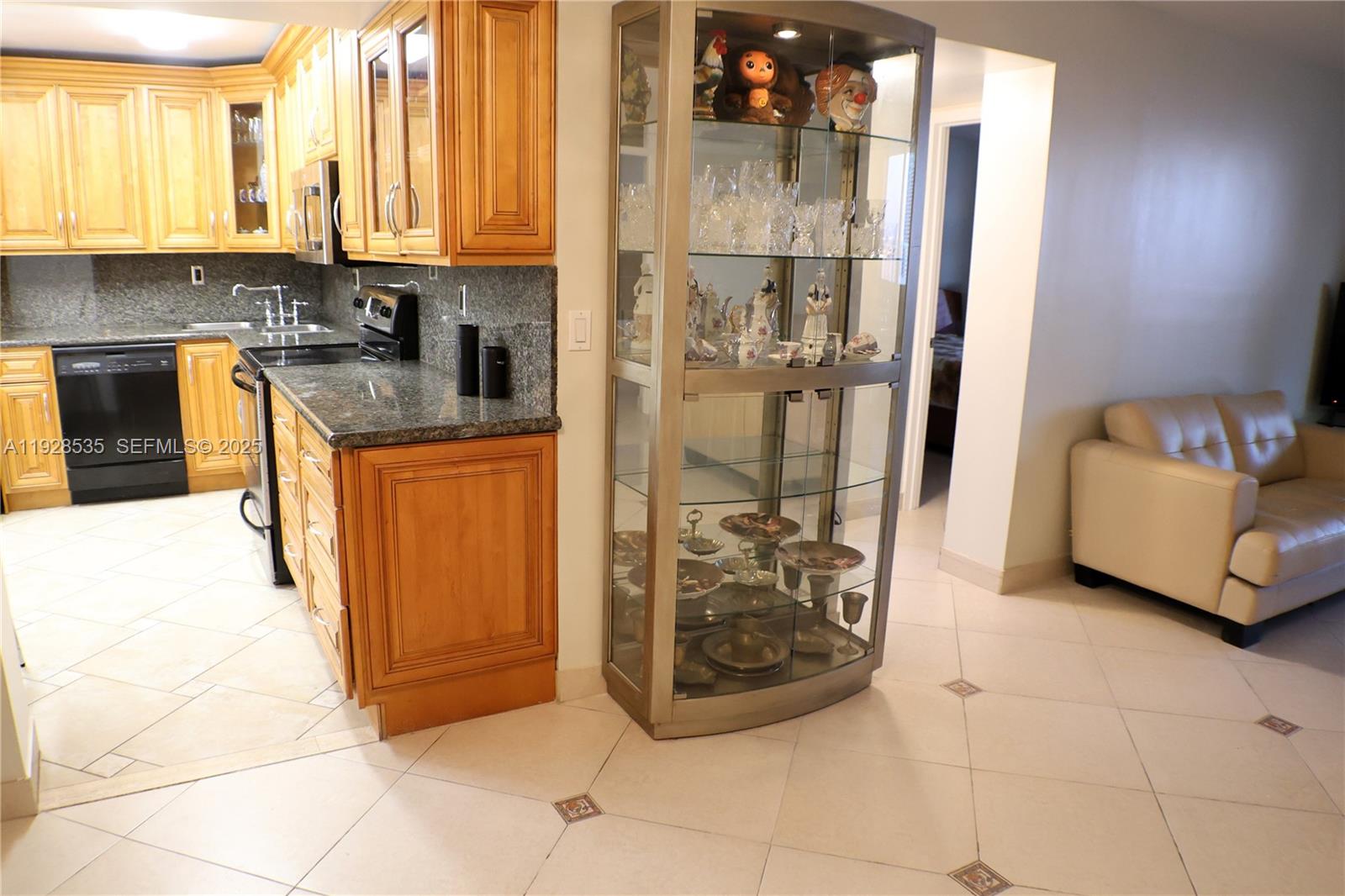 PLAZA TOWERS NORTH CONDO - Residential Lease