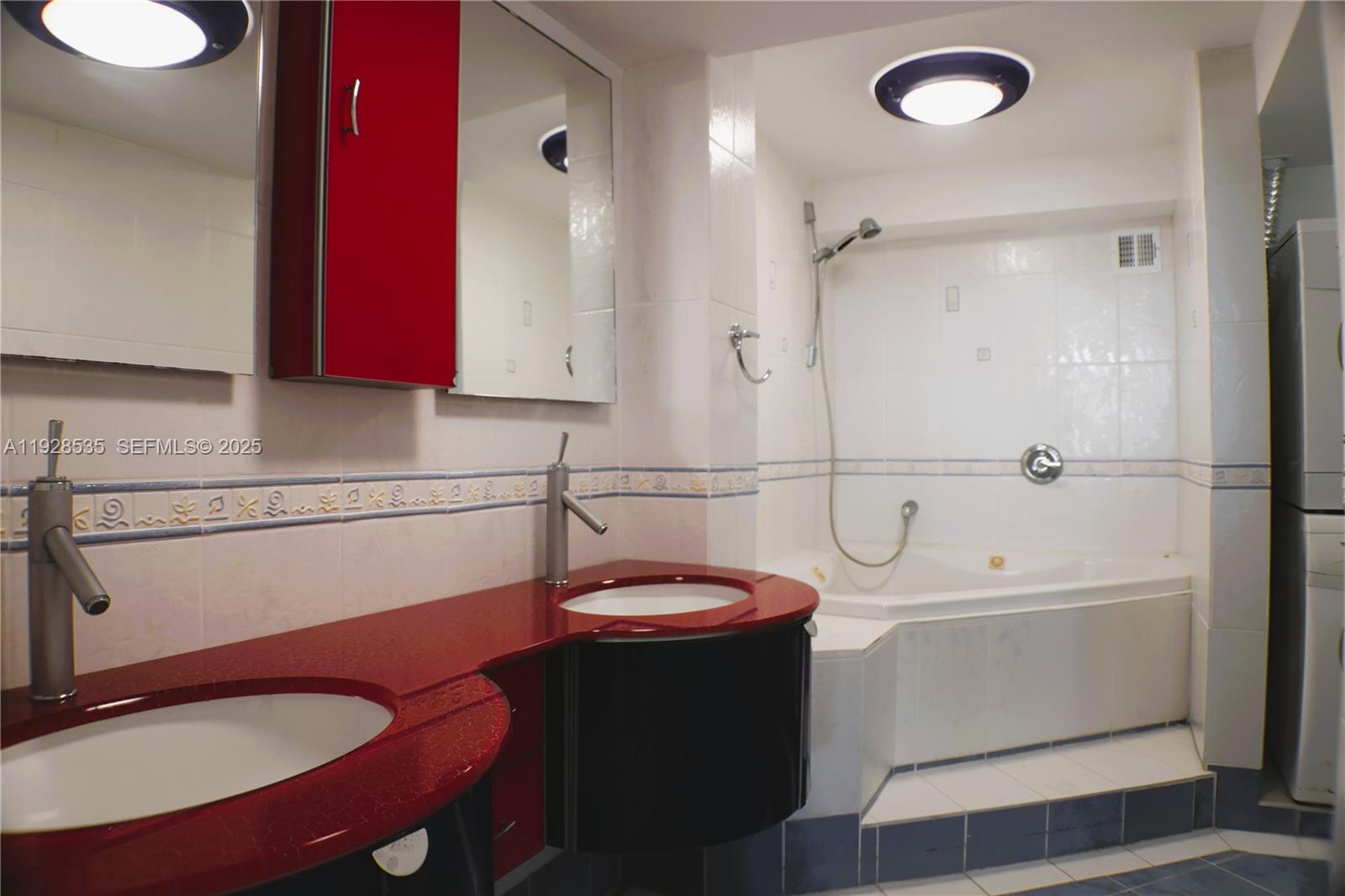 PLAZA TOWERS NORTH CONDO - Residential Lease