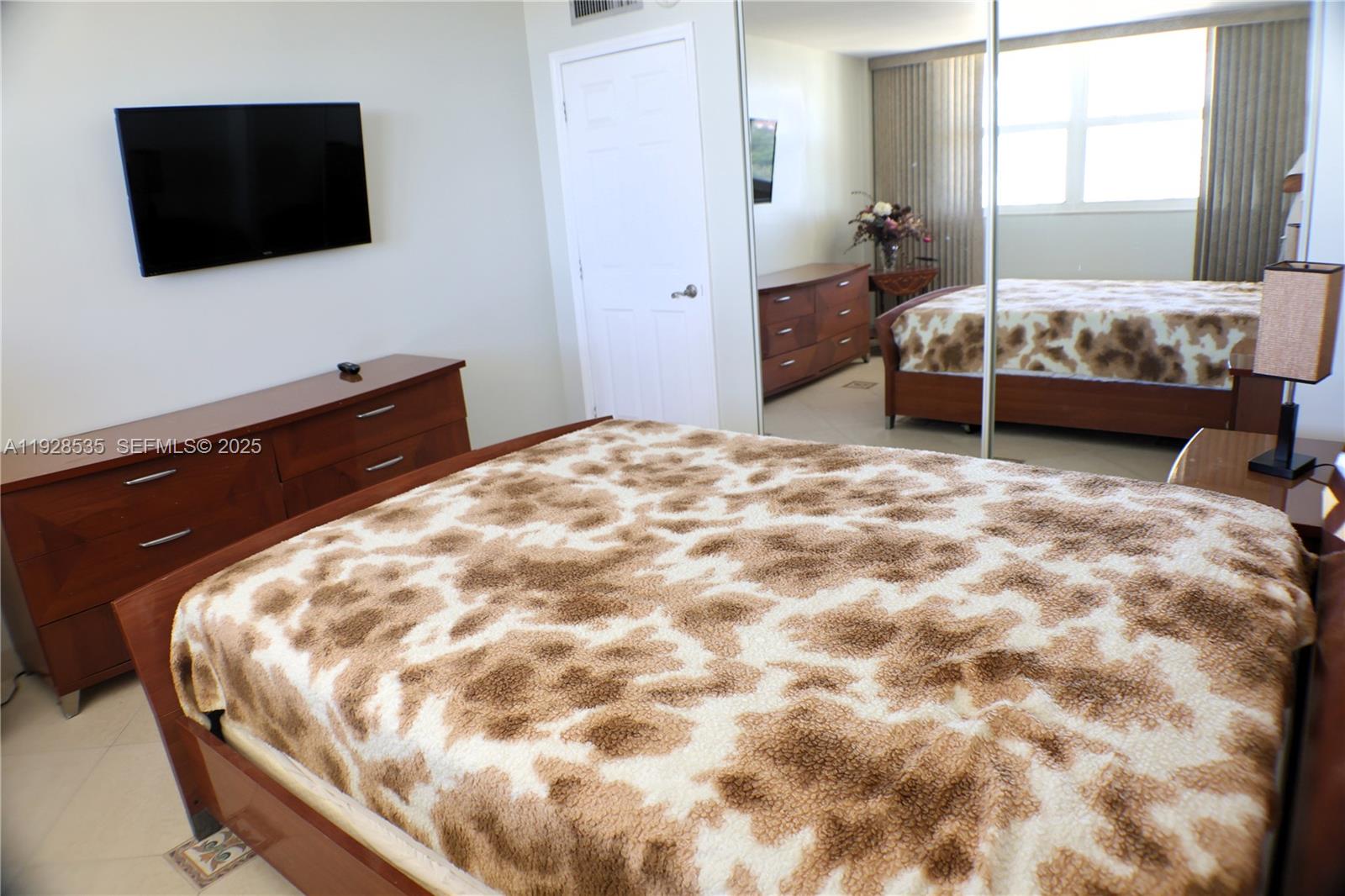 PLAZA TOWERS NORTH CONDO - Residential Lease