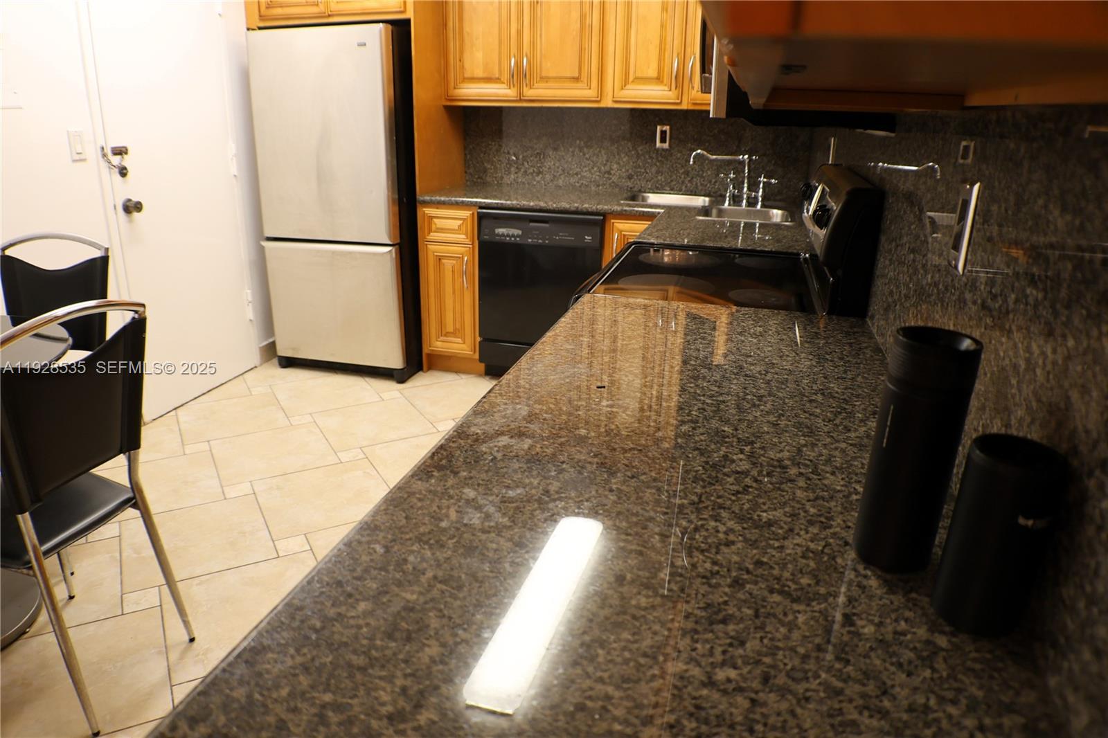 PLAZA TOWERS NORTH CONDO - Residential Lease