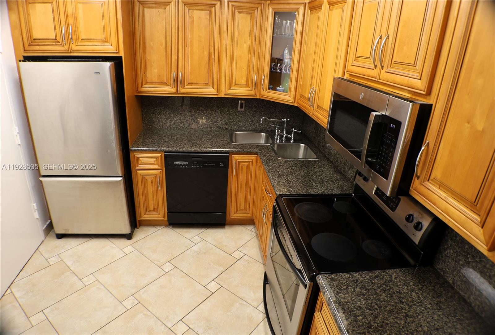 PLAZA TOWERS NORTH CONDO - Residential Lease