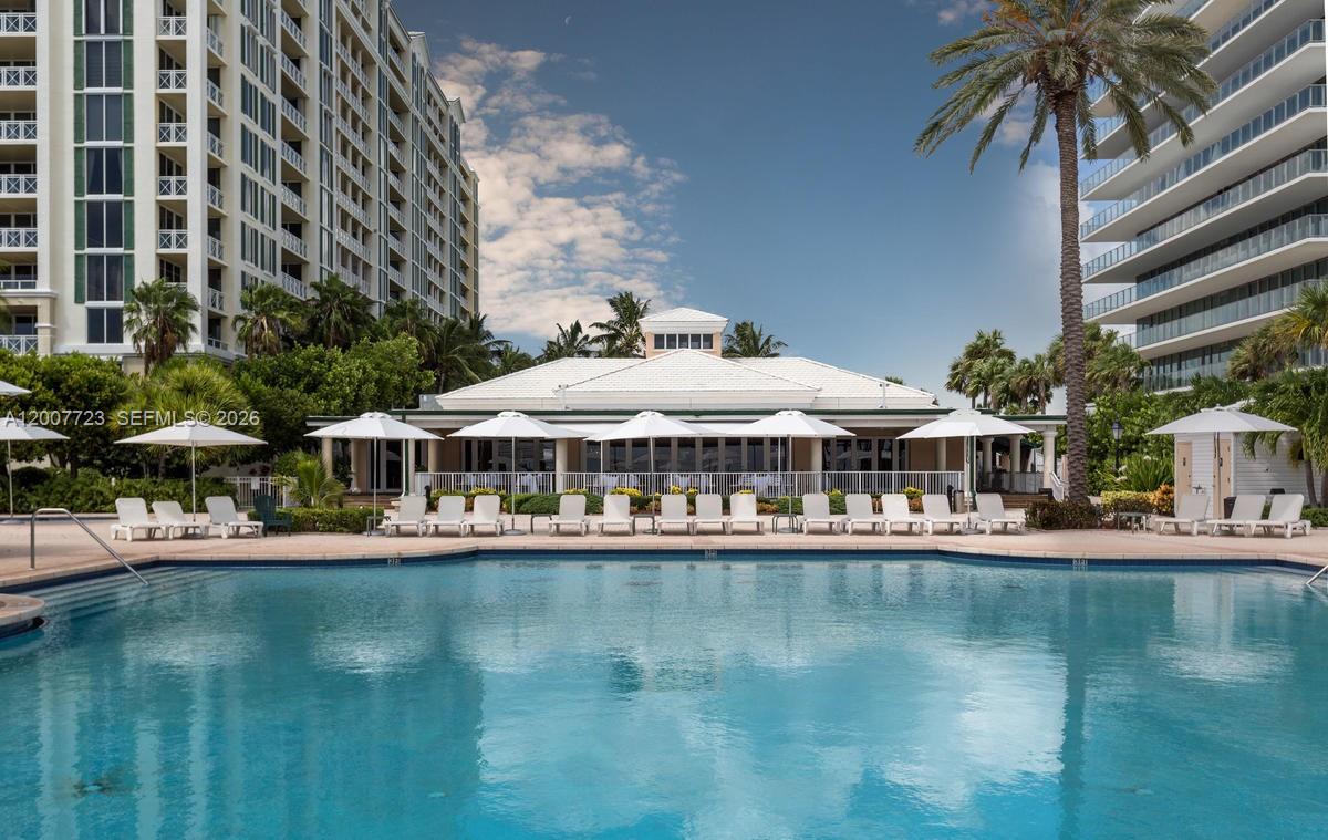 UNA RESIDENCES CONDO - Residential