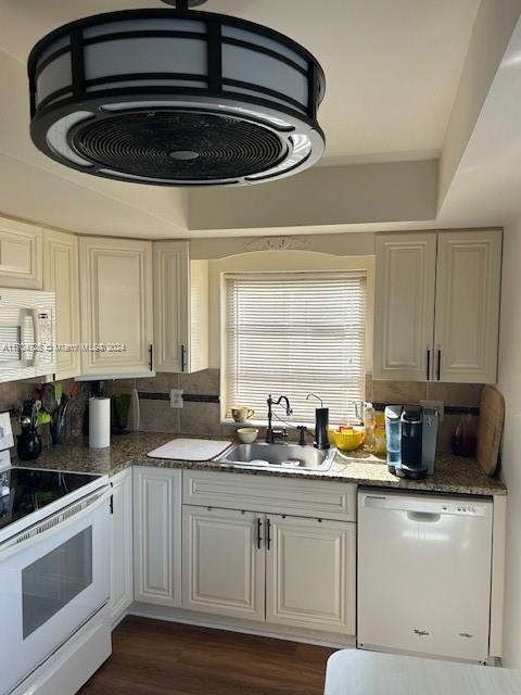 PALM GREENS AT VILLA DEL - Residential