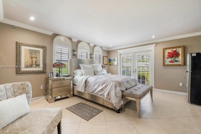 LA HACIENDA IN THE GABLES - Residential