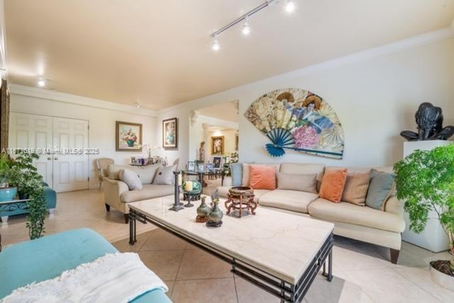 LA HACIENDA IN THE GABLES - Residential