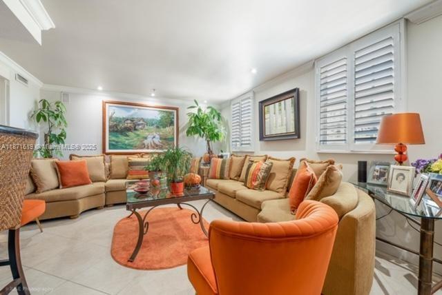 LA HACIENDA IN THE GABLES - Residential