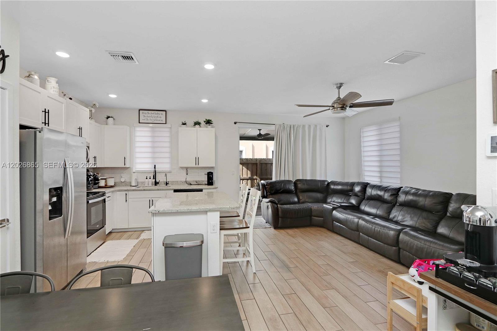 1036 SE 24th Ave, Homestead, FL, 33035/$329,811 3 1036 SE 24th Ave