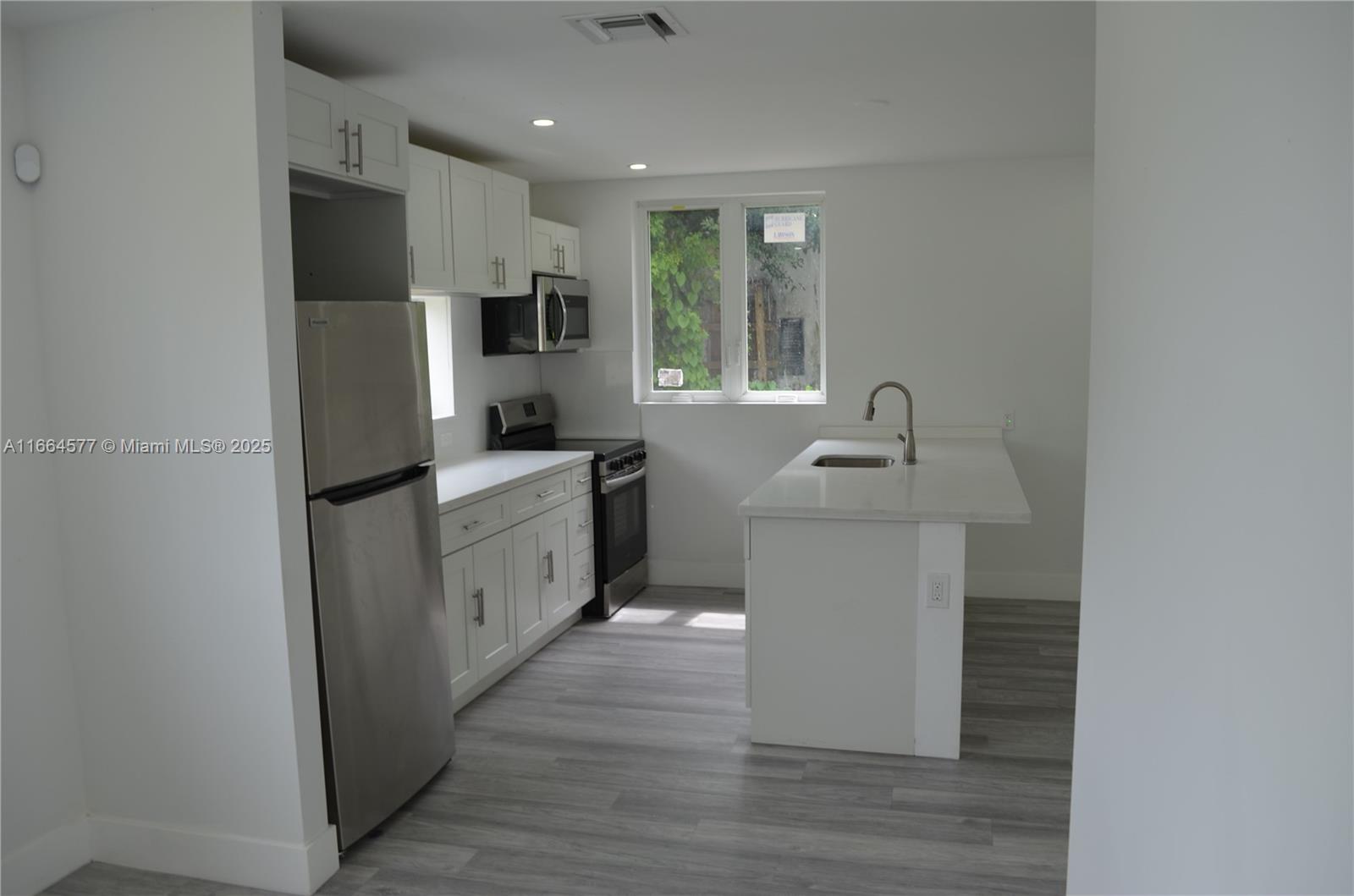 17 AVE MANOR - Residential Lease