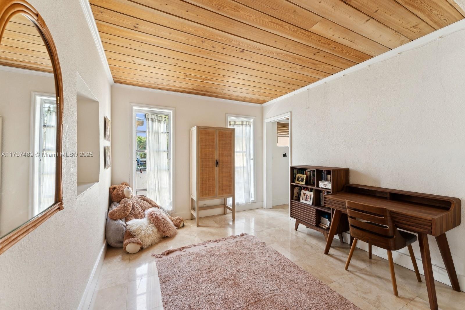 HOLLYWOOD LAKES SECTION - Residential