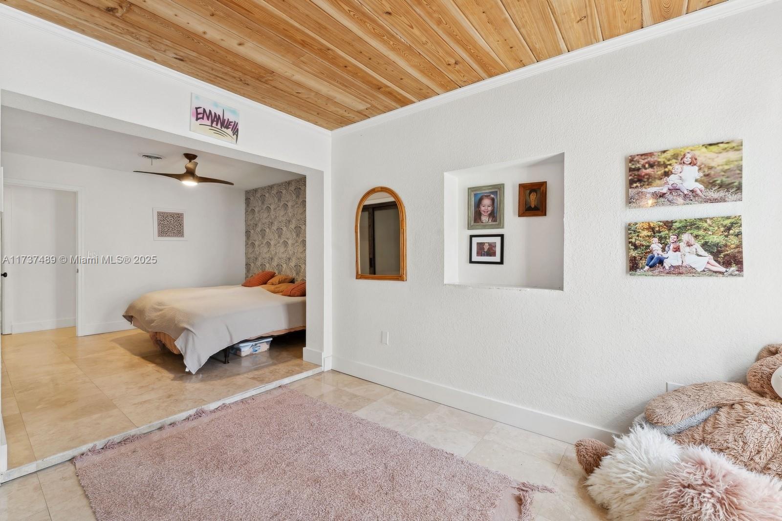 HOLLYWOOD LAKES SECTION - Residential