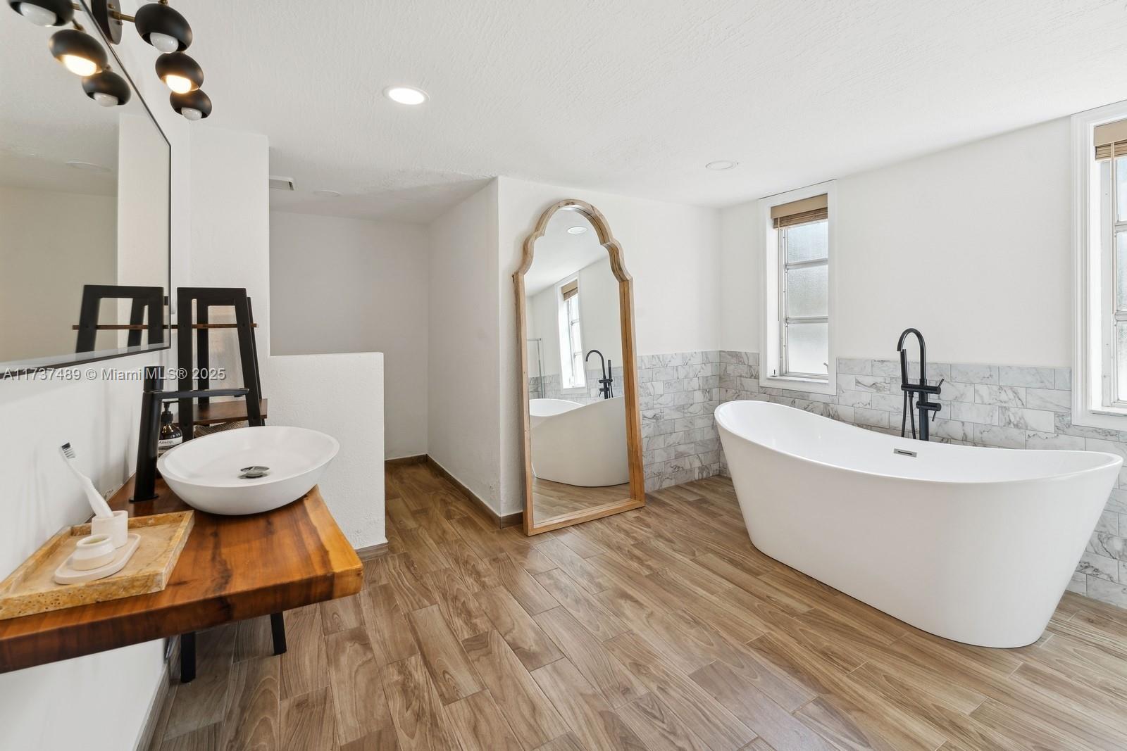 HOLLYWOOD LAKES SECTION - Residential