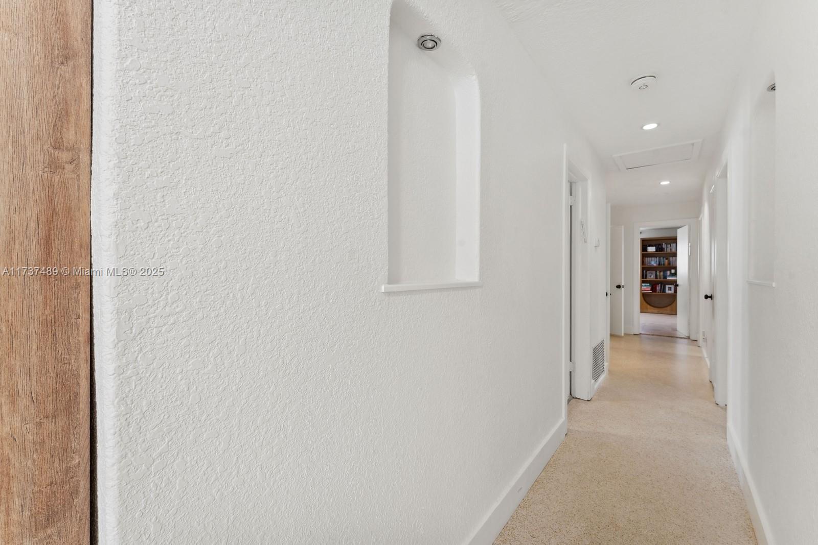 HOLLYWOOD LAKES SECTION - Residential