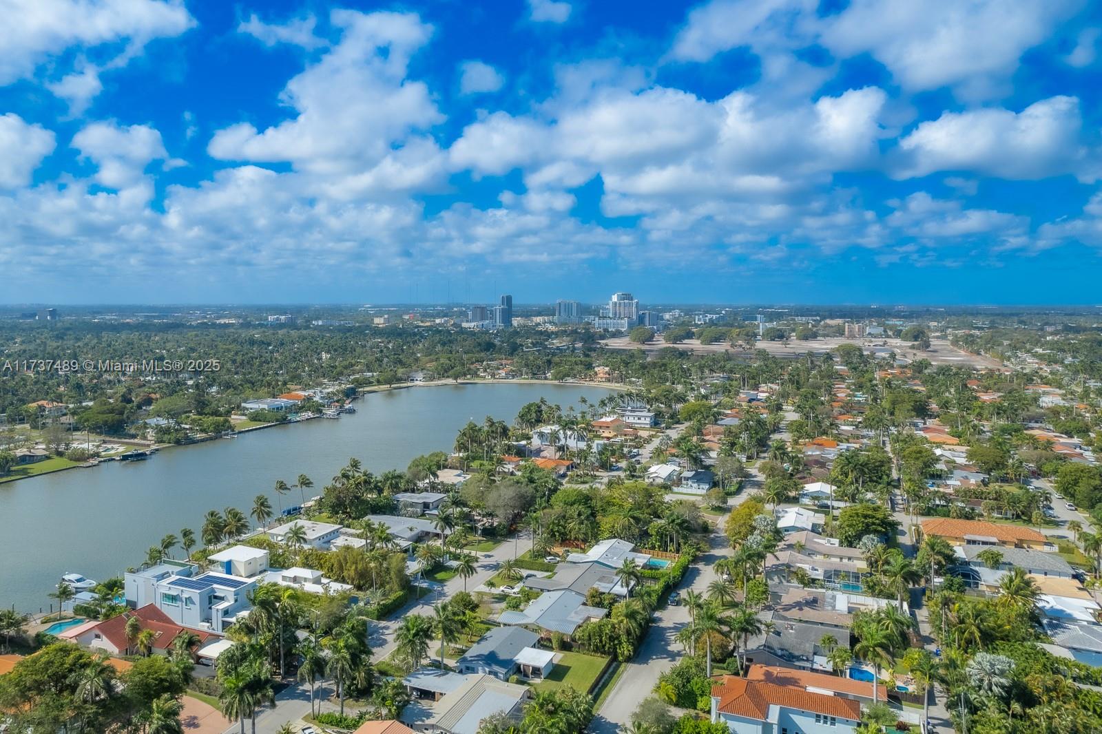 HOLLYWOOD LAKES SECTION - Residential