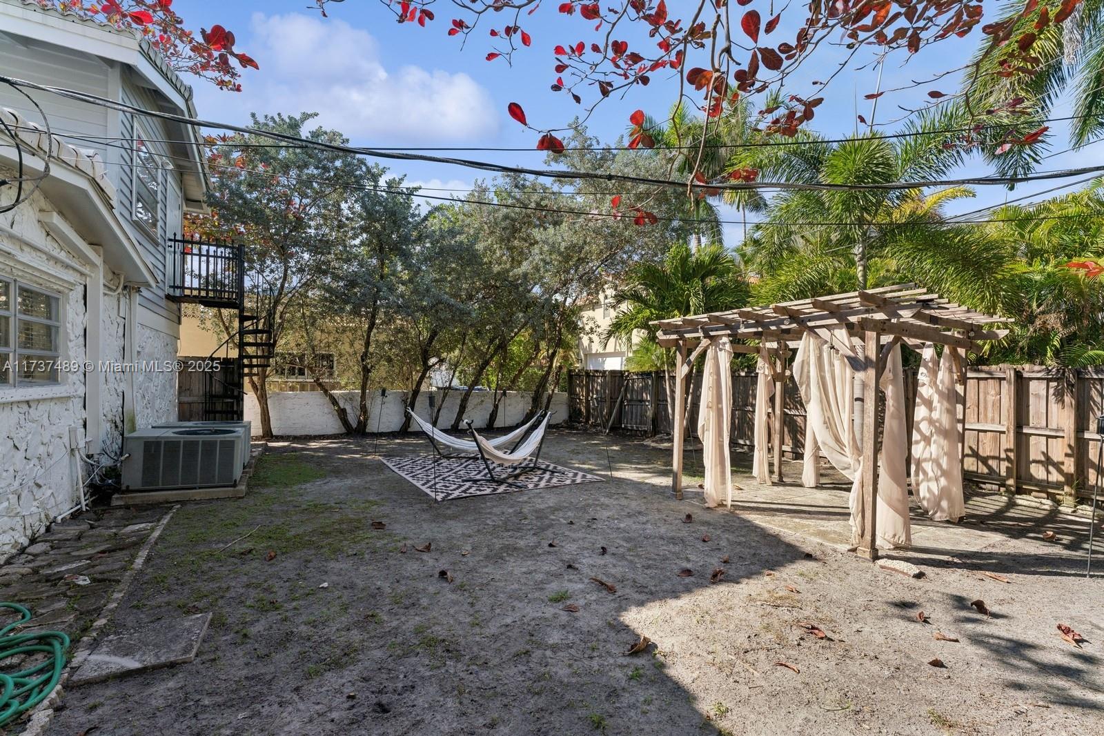 HOLLYWOOD LAKES SECTION - Residential