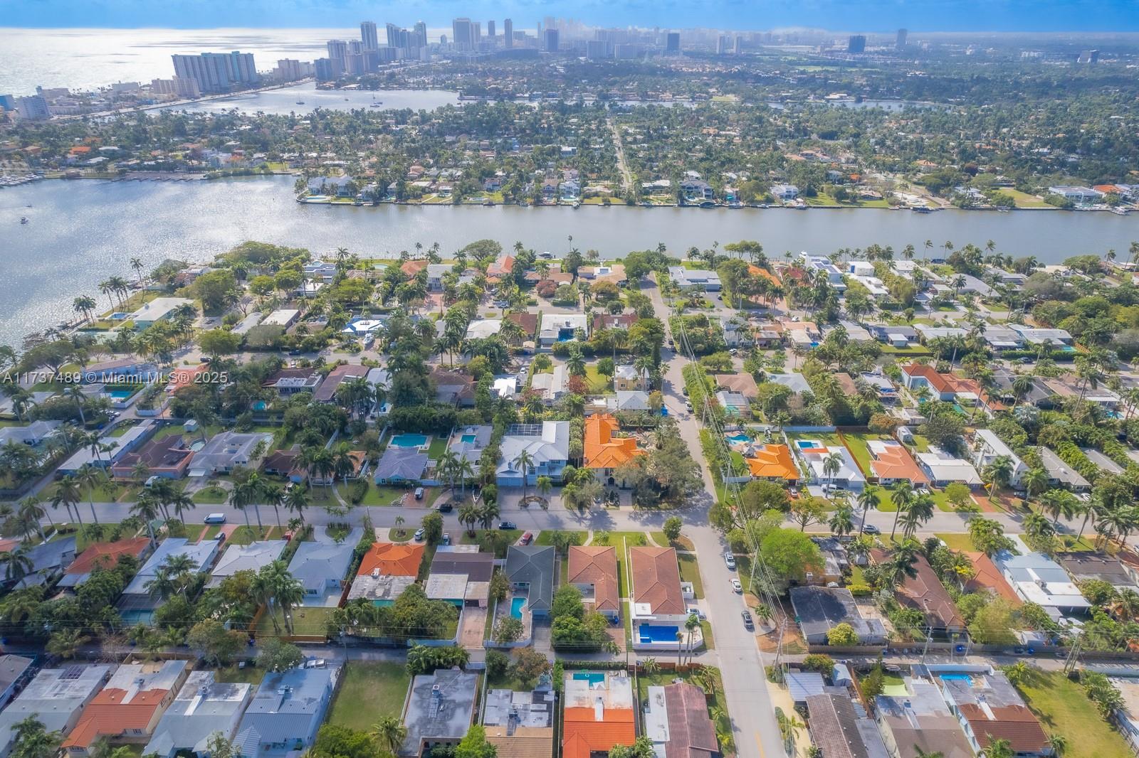 HOLLYWOOD LAKES SECTION - Residential