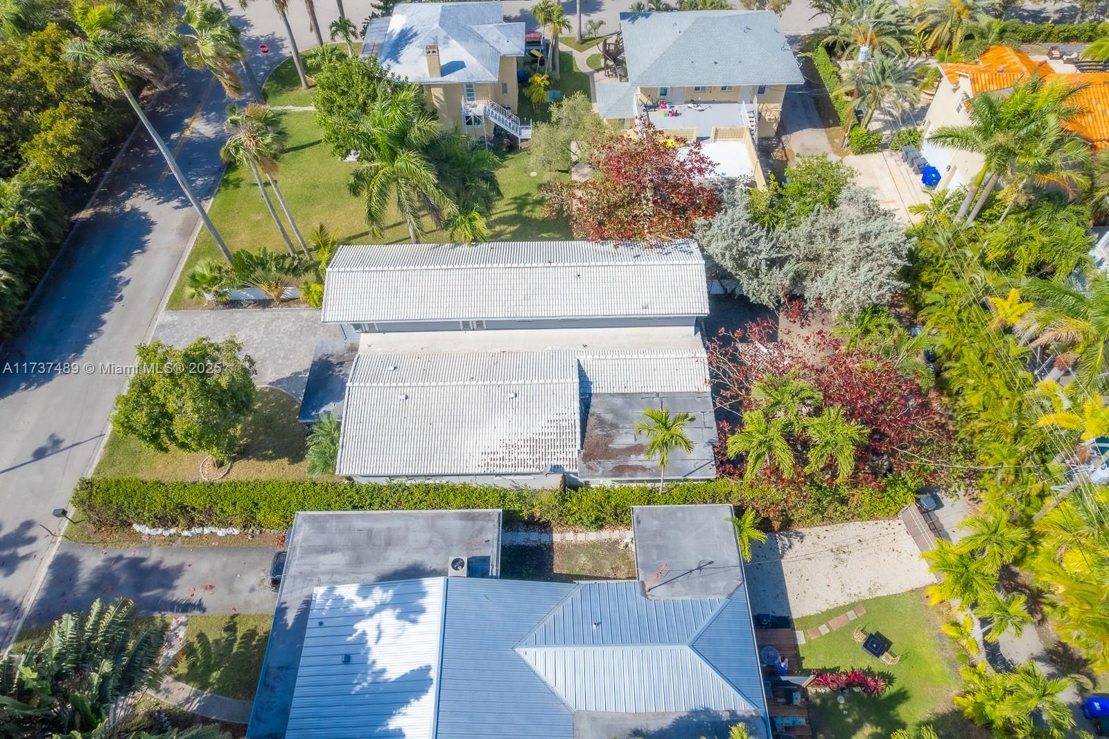 HOLLYWOOD LAKES SECTION - Residential