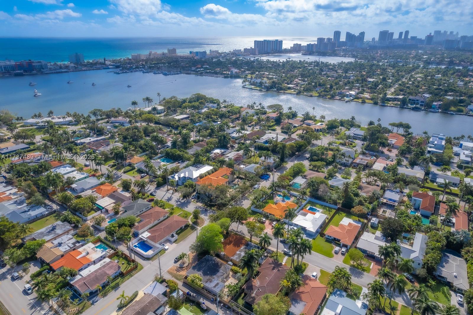 HOLLYWOOD LAKES SECTION - Residential
