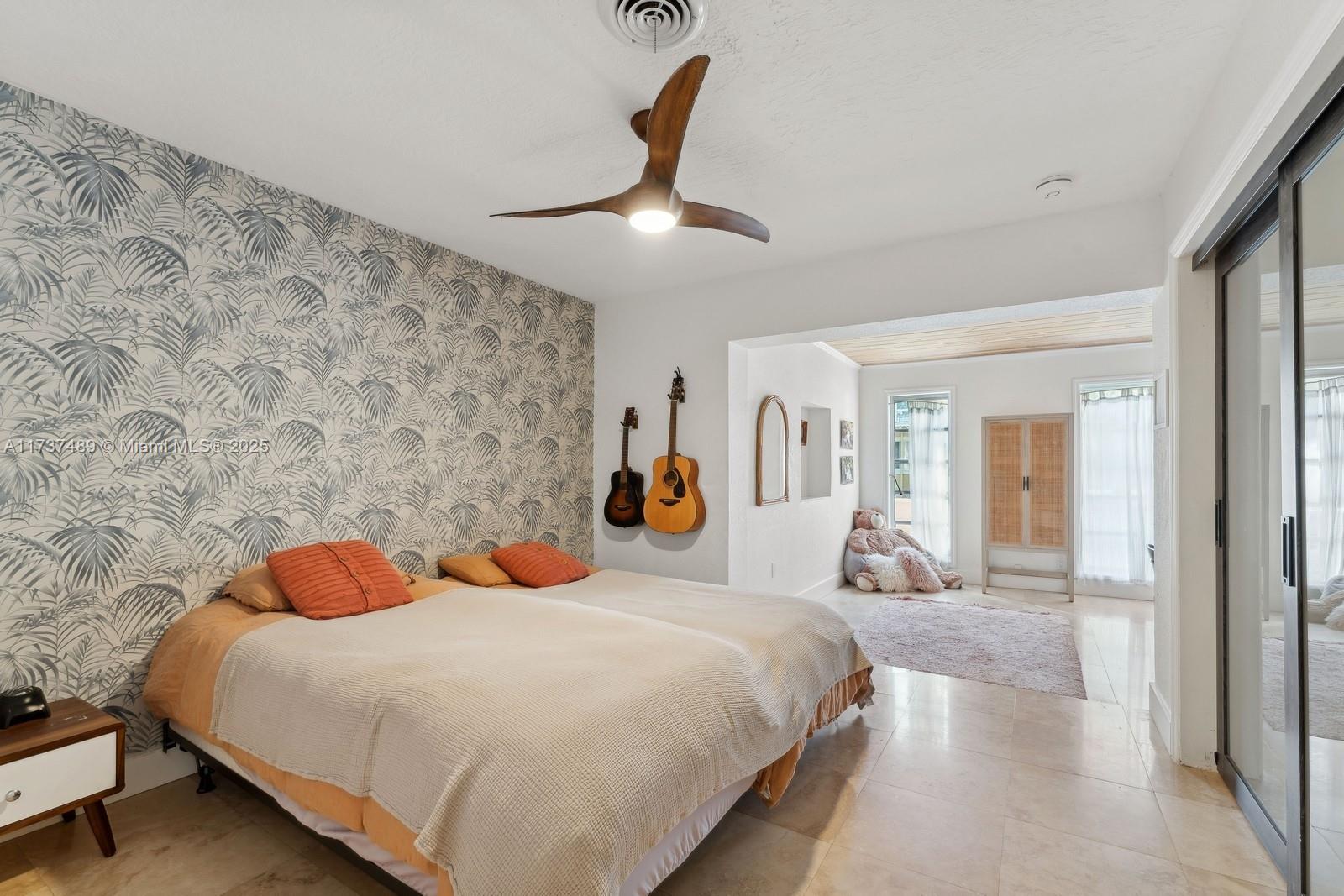 HOLLYWOOD LAKES SECTION - Residential