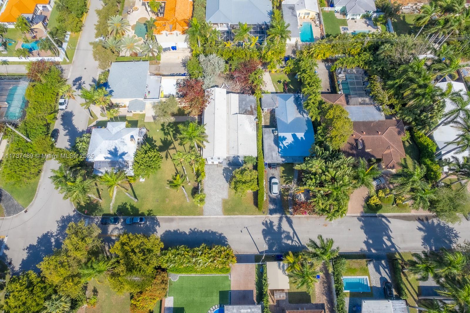 HOLLYWOOD LAKES SECTION - Residential
