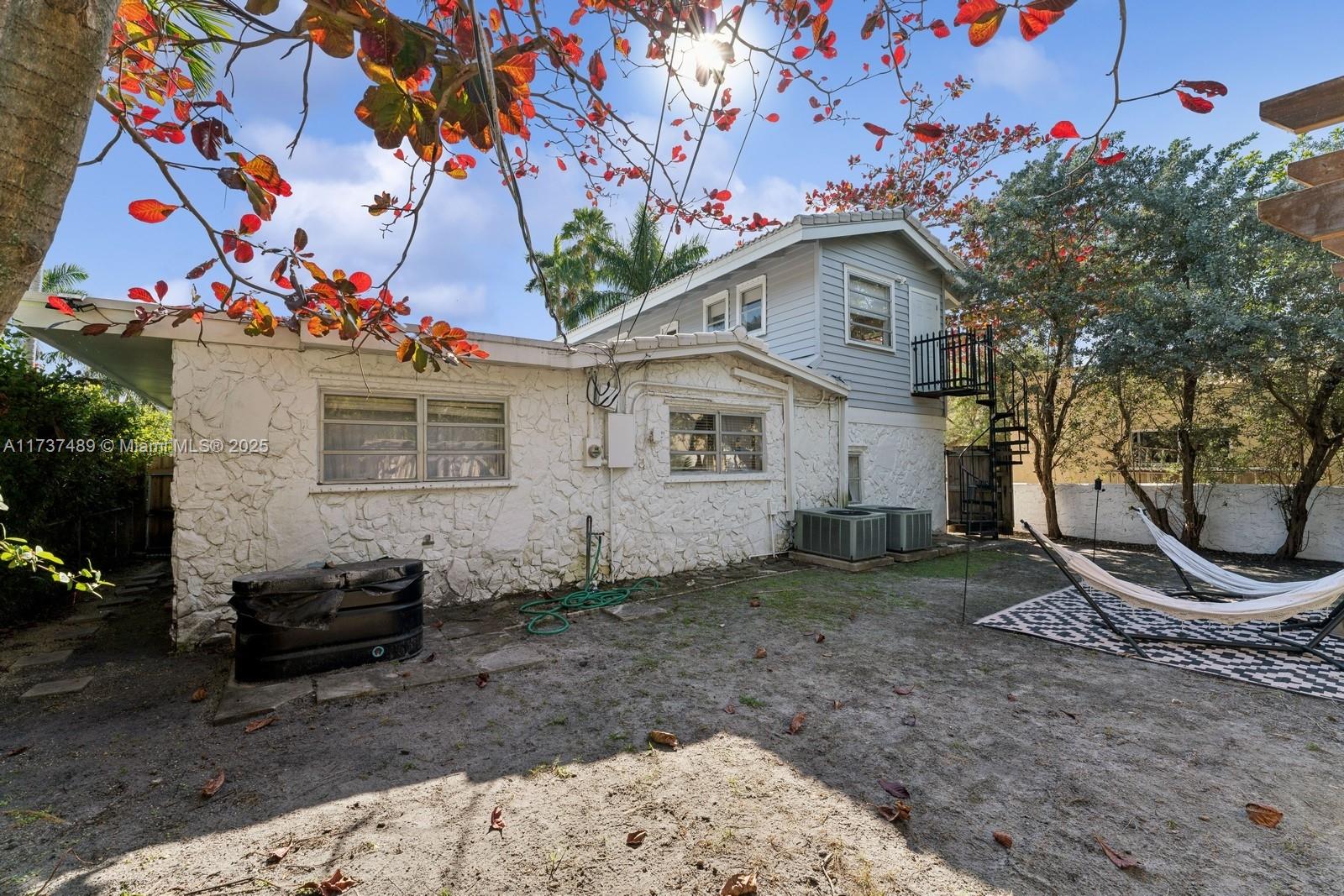 HOLLYWOOD LAKES SECTION - Residential