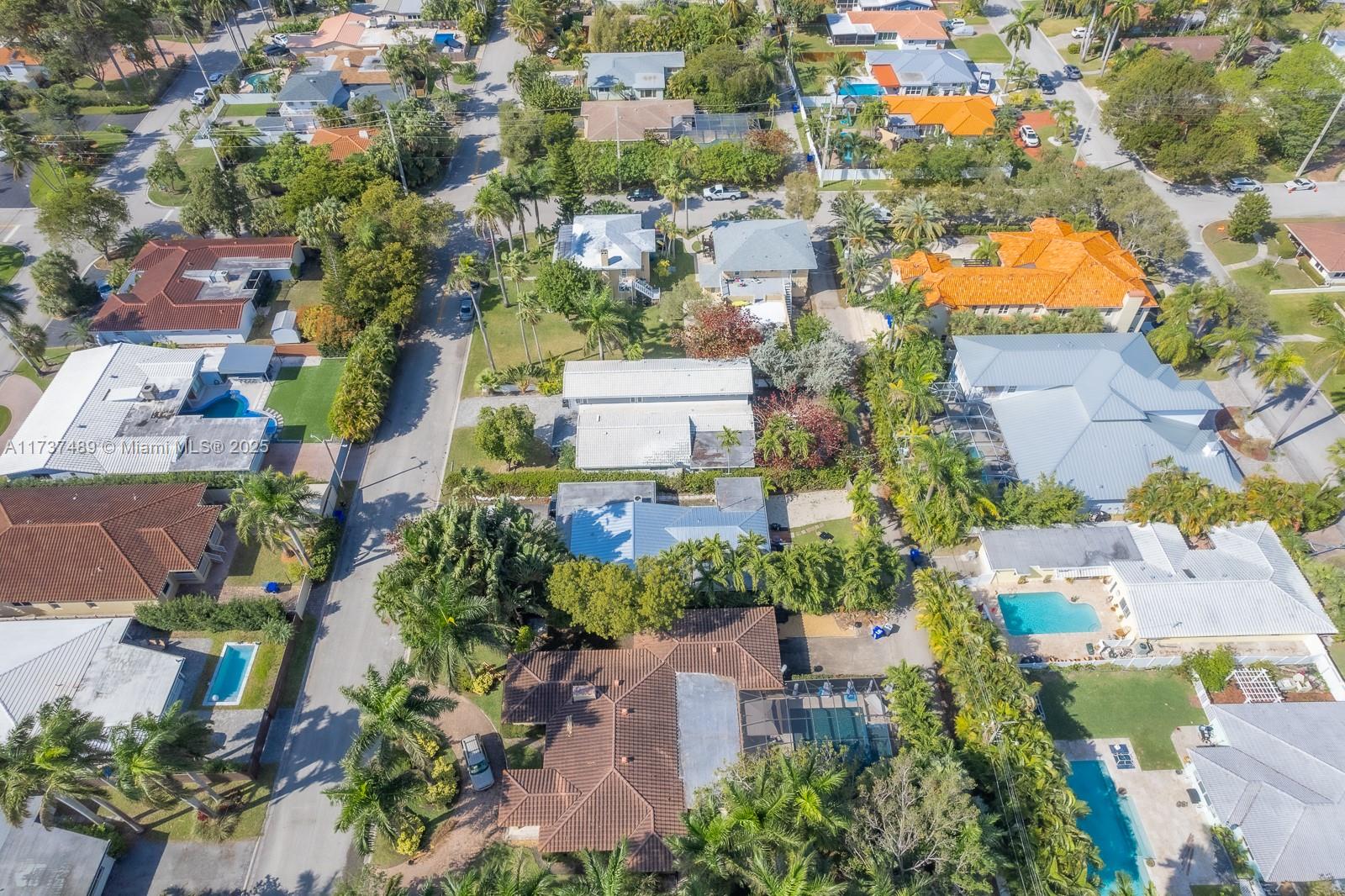 HOLLYWOOD LAKES SECTION - Residential