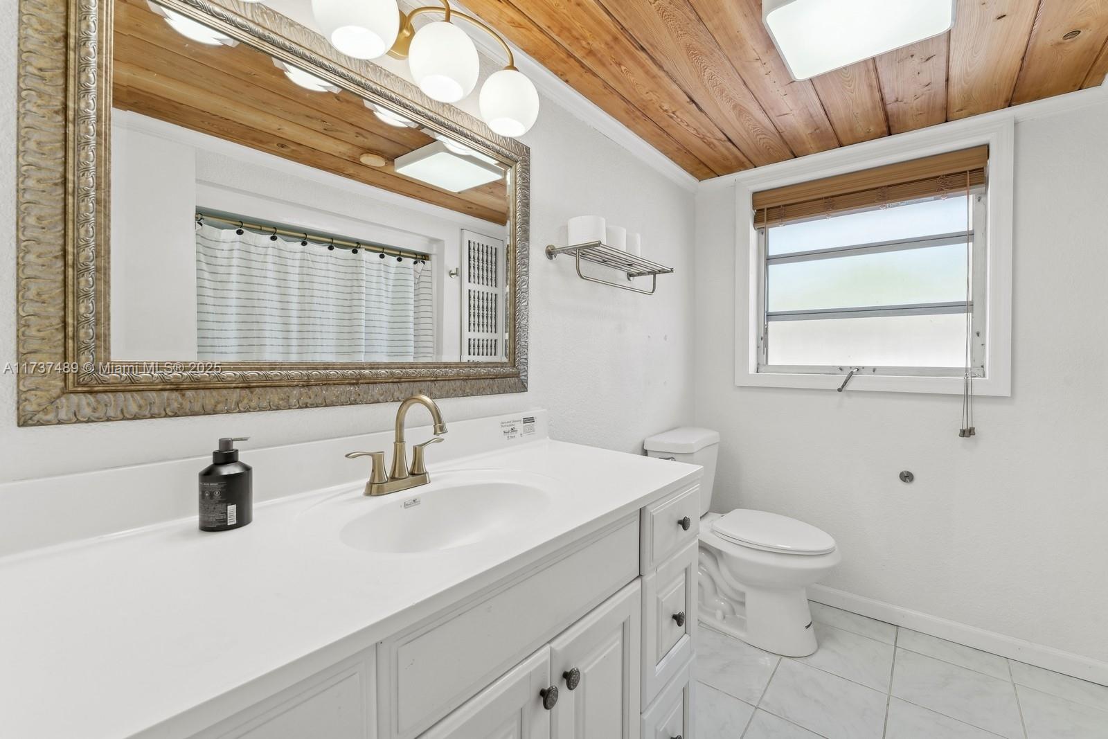 HOLLYWOOD LAKES SECTION - Residential