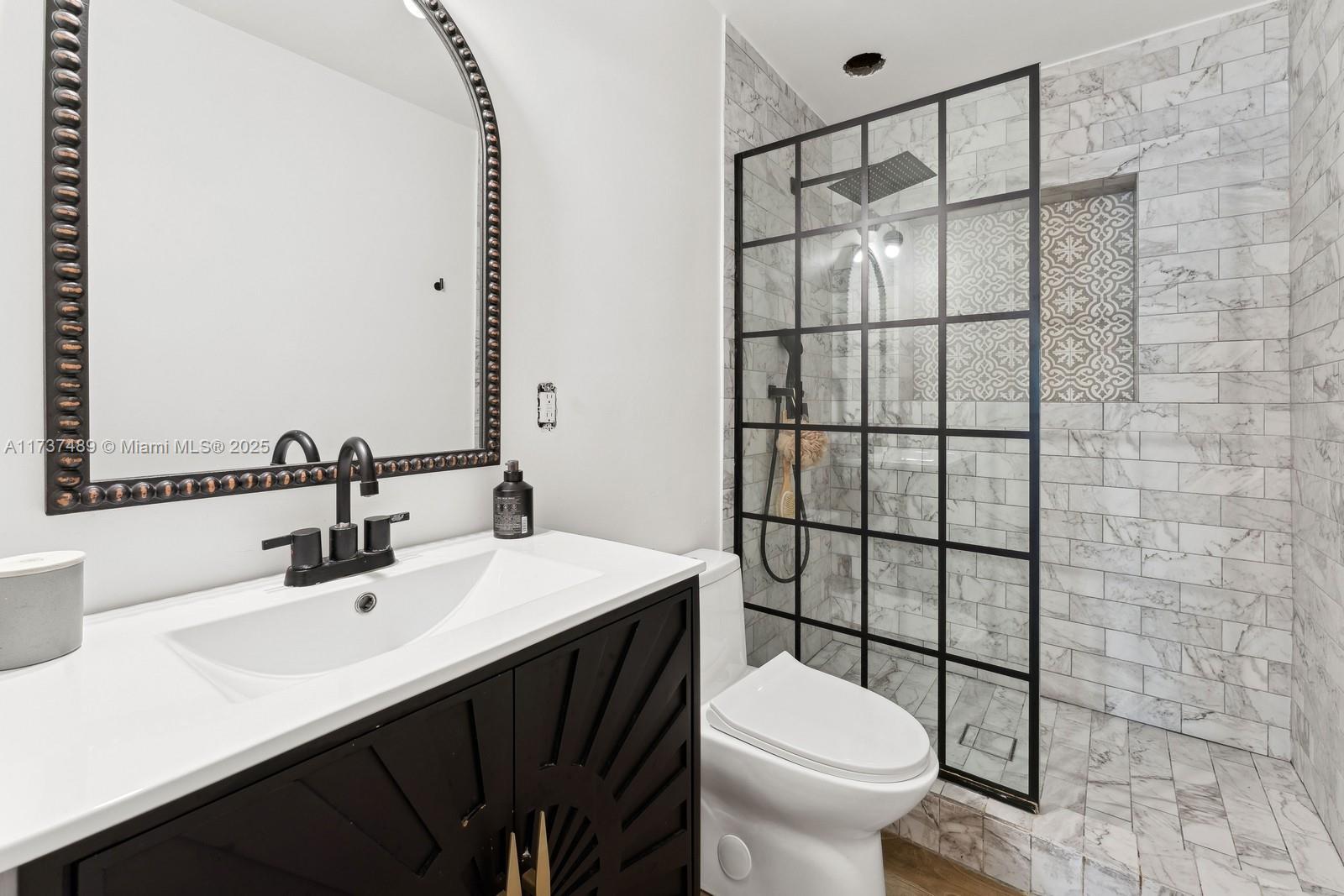 HOLLYWOOD LAKES SECTION - Residential