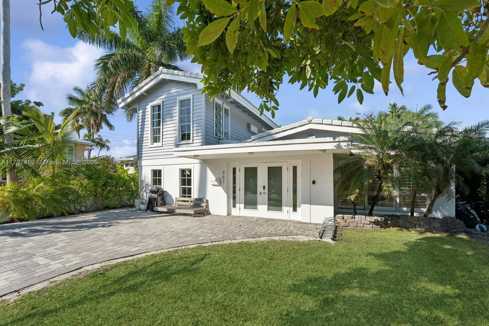 HOLLYWOOD LAKES SECTION - Residential
