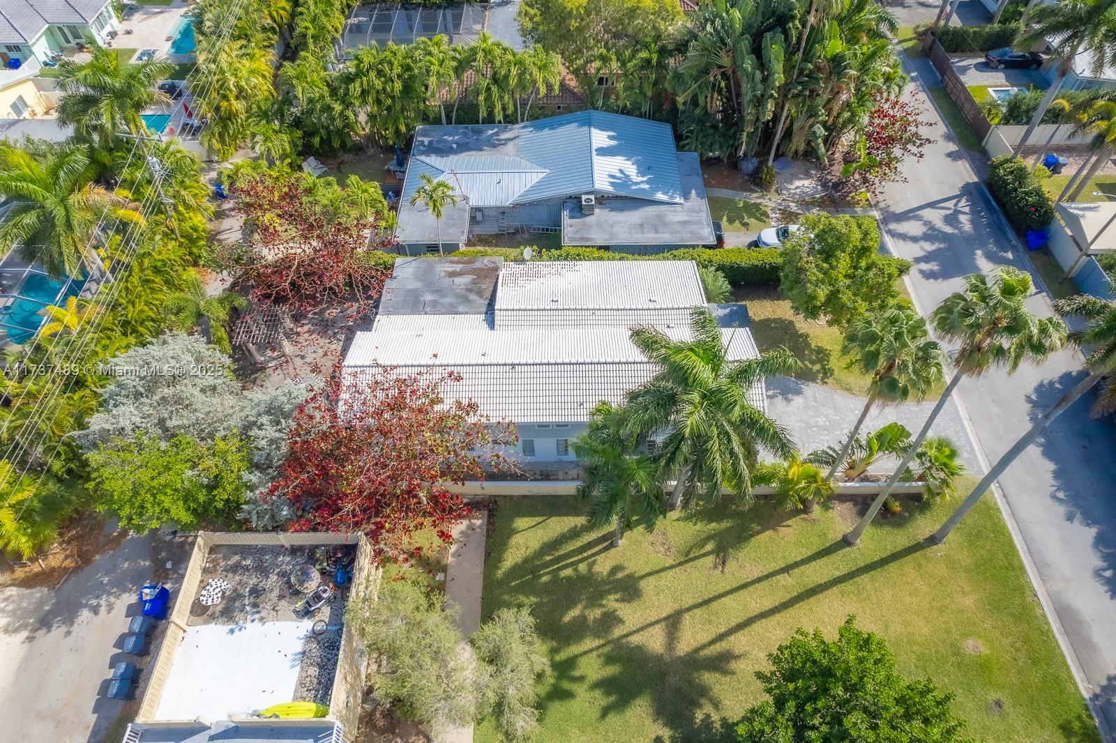 HOLLYWOOD LAKES SECTION - Residential