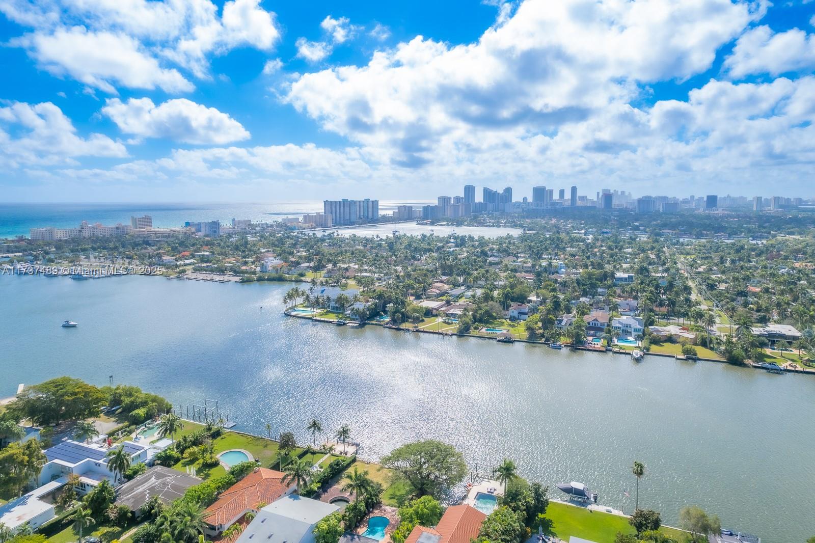 HOLLYWOOD LAKES SECTION - Residential