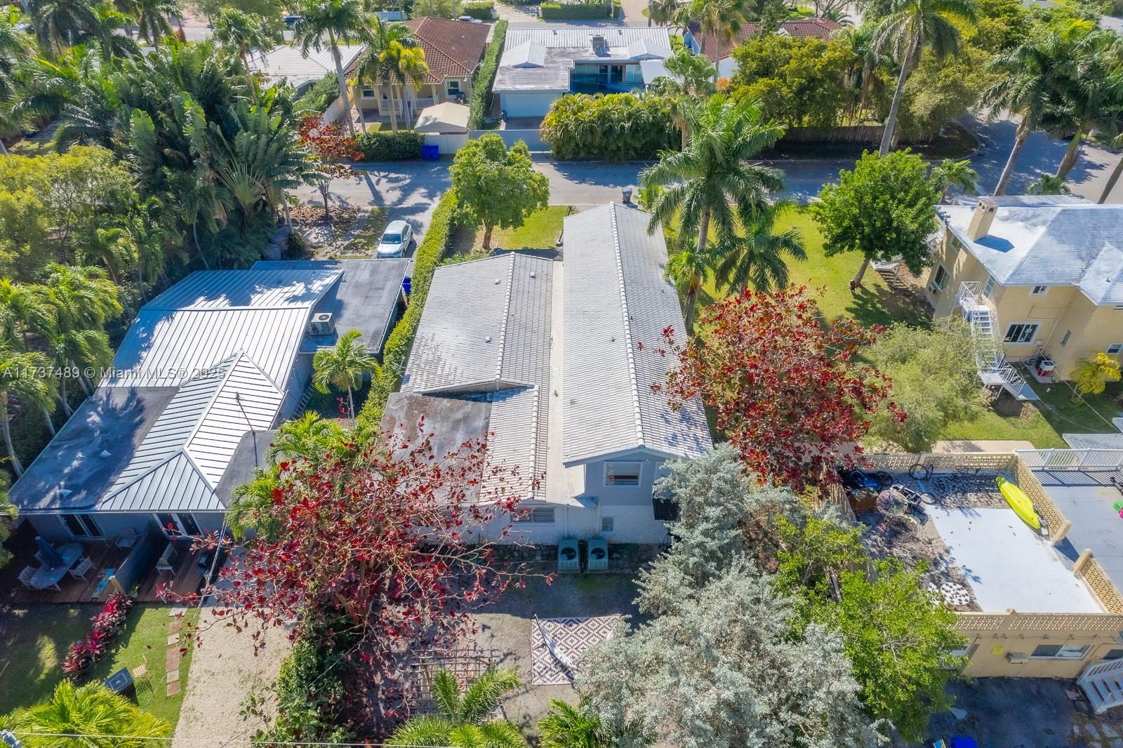 HOLLYWOOD LAKES SECTION - Residential