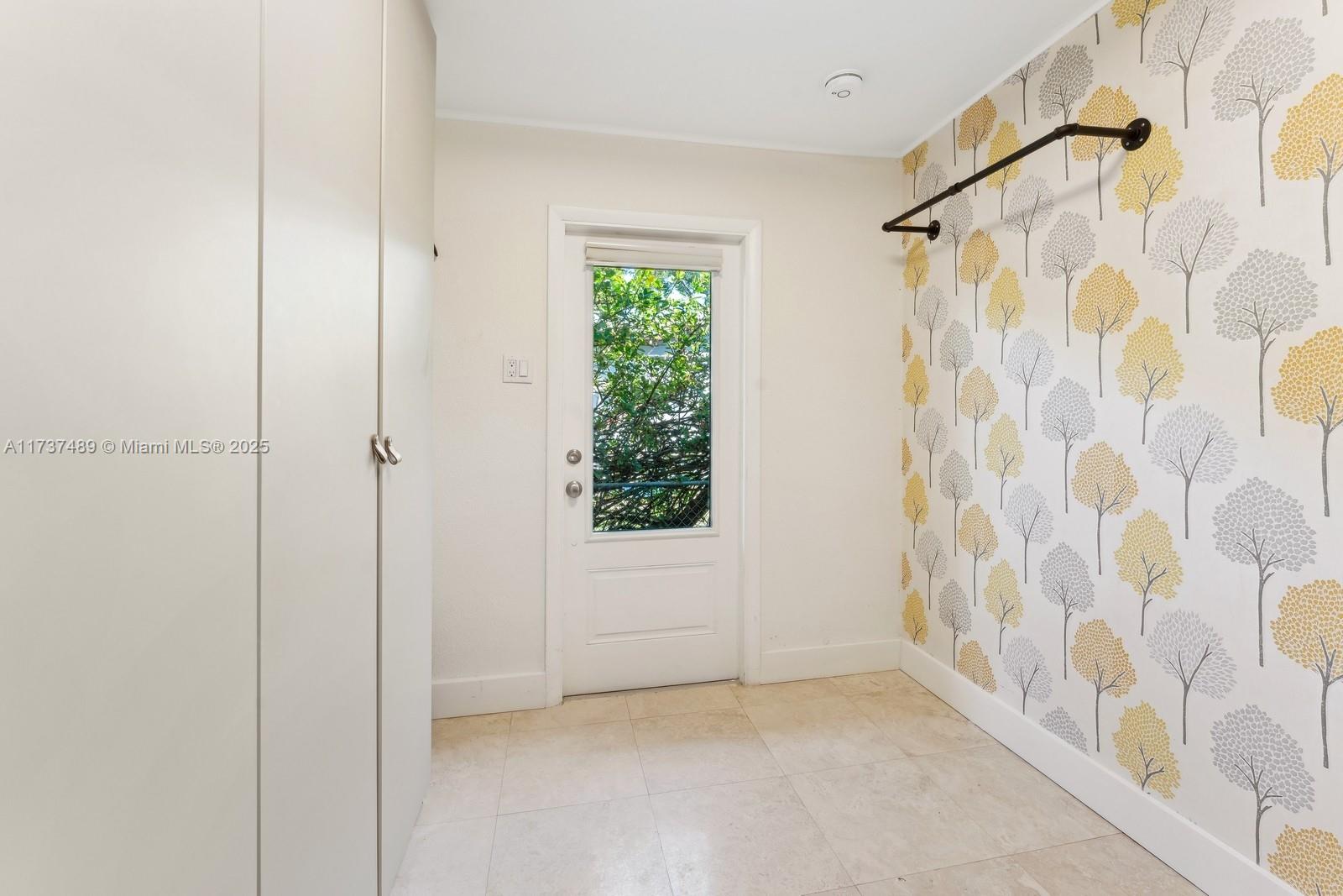 HOLLYWOOD LAKES SECTION - Residential