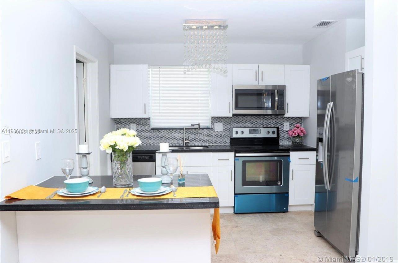 TWIN LAKES HOMES - Residential