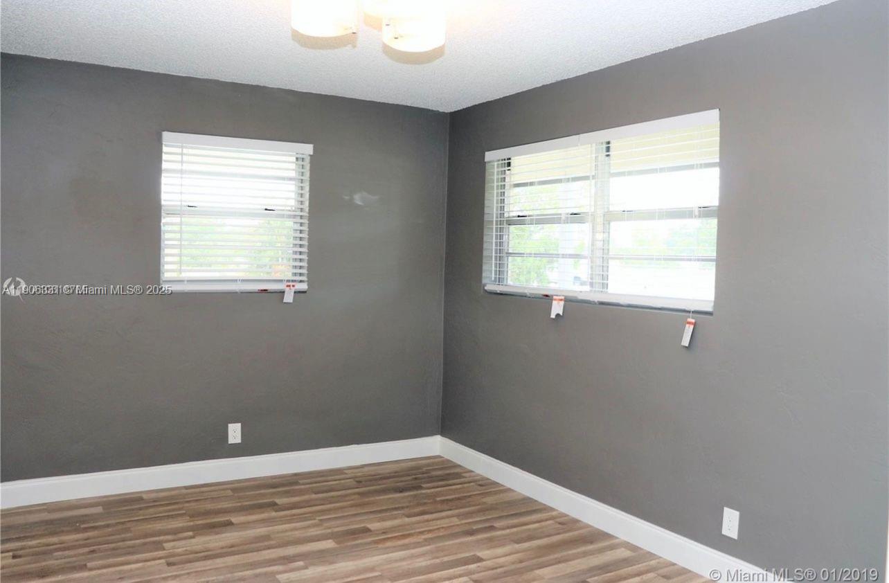 TWIN LAKES HOMES - Residential