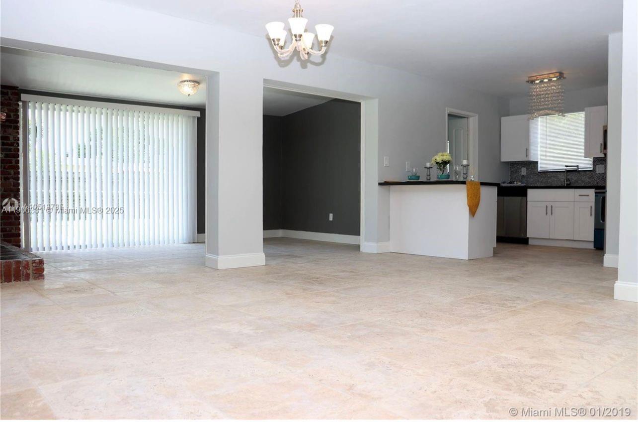 TWIN LAKES HOMES - Residential