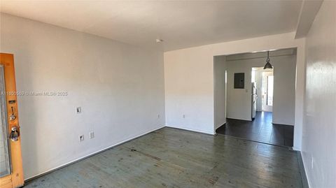 1060 Pennsylvania Ave 18 Miami Beach FL 33139