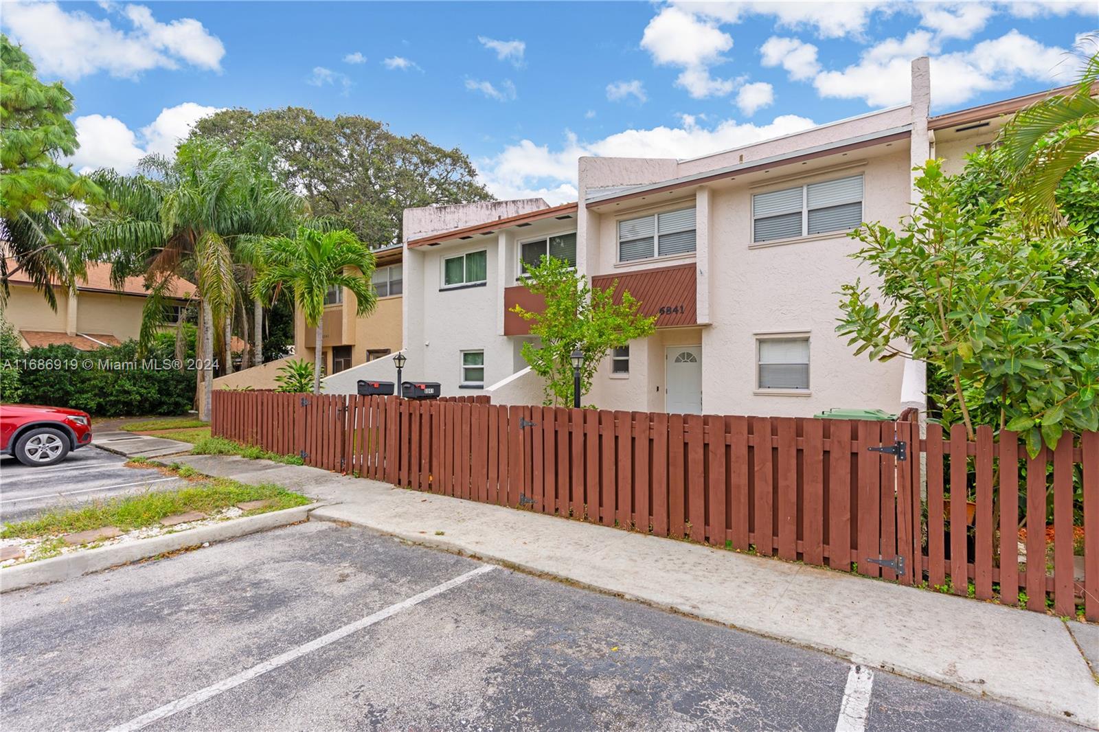 RENOVATED 3 BEDROOM 2.5 BATHROOM. OPEN FLOOR CONCEPT TOWNHOUSE.UPDATED KITCHEN. QUARTZ COUNTER-TOP, WOOD CABINETS. NEW AC, WASHER & DRYER NEW WATER HEATER, NEW ROOF. FENCED-IN PRIVATE BACK YARD, PRIVATE GATED ENTRANCE. STORAGE ROOM. PET FRIENDLY. HIDDEN GEM IN A CUL-DE-SAC IN THE HEART OF PALM AIRE. 10 MINUTES TO I-95 OR FLORIDA TURNPIKE. 20 MINUTES TO THE BEACH. MOTIVATED SELLER.