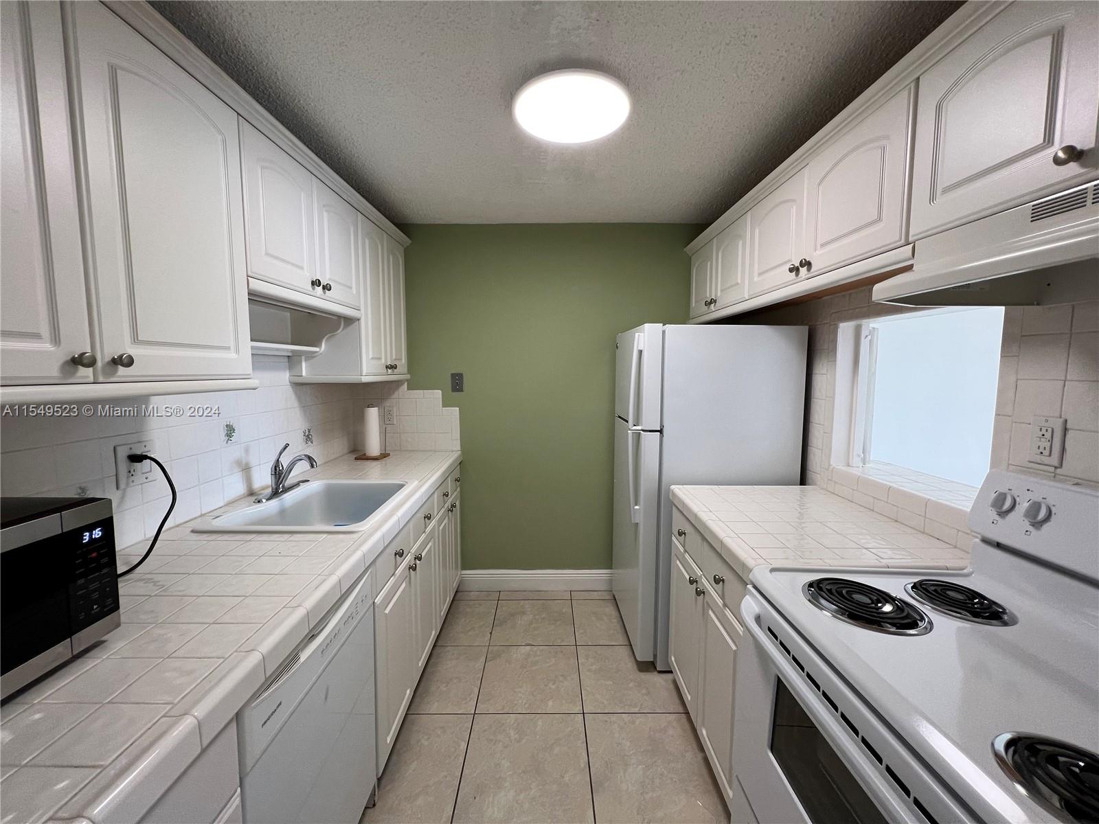 PROMENADE AT KENDALE LAKE - Residential Lease
