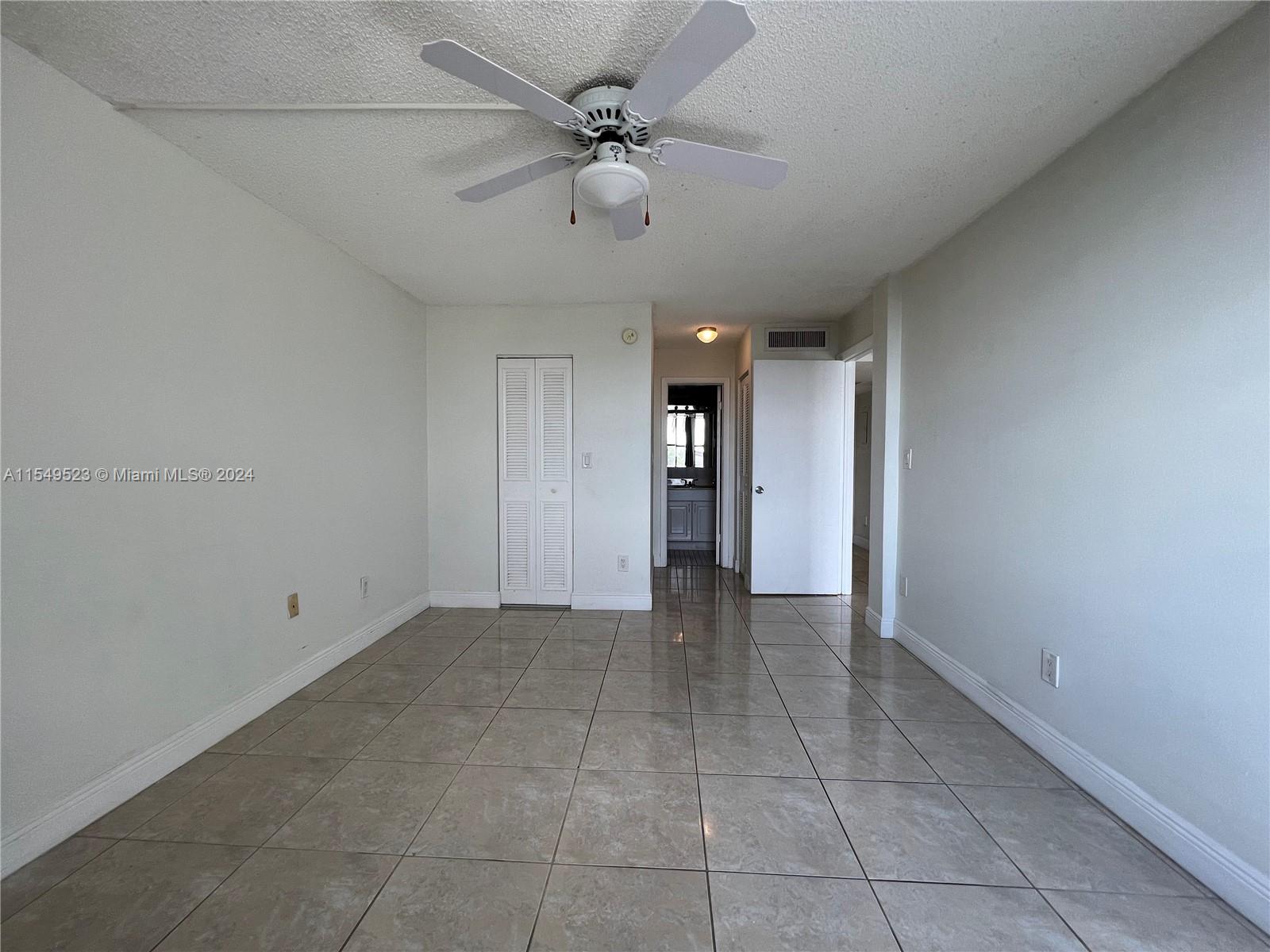 PROMENADE AT KENDALE LAKE - Residential Lease