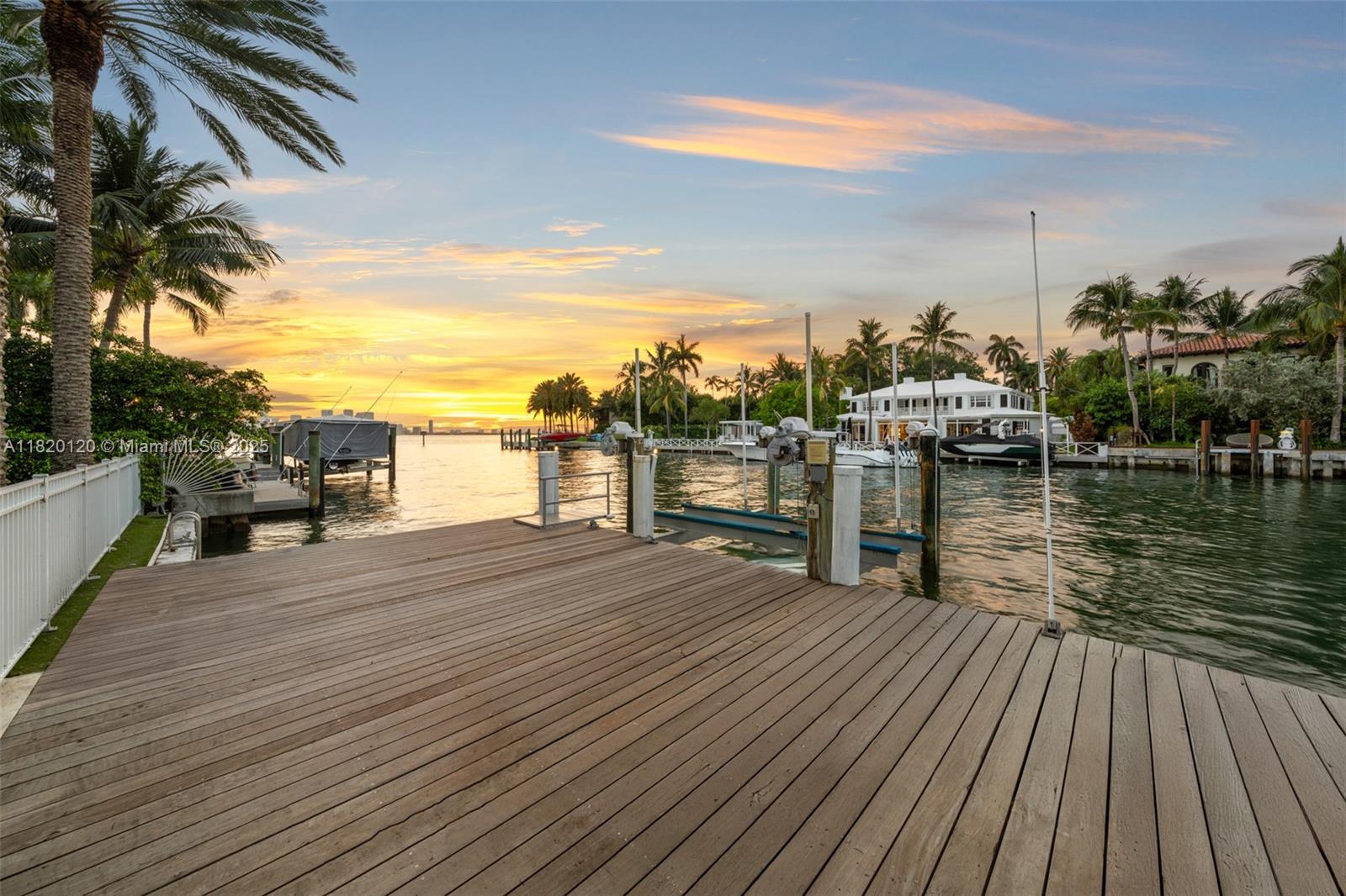 SUNSET ISLANDS-ISLAND NO - Residential