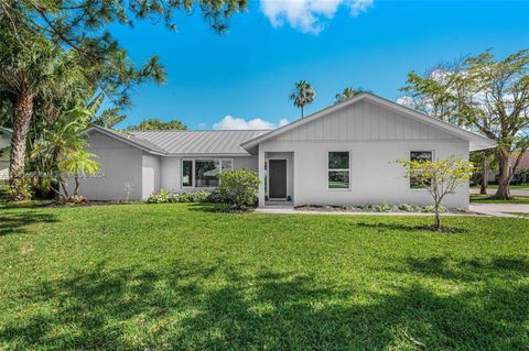 Single Family Residence in Tequesta FL 138 Buttonwood Cir Cir 8.jpg