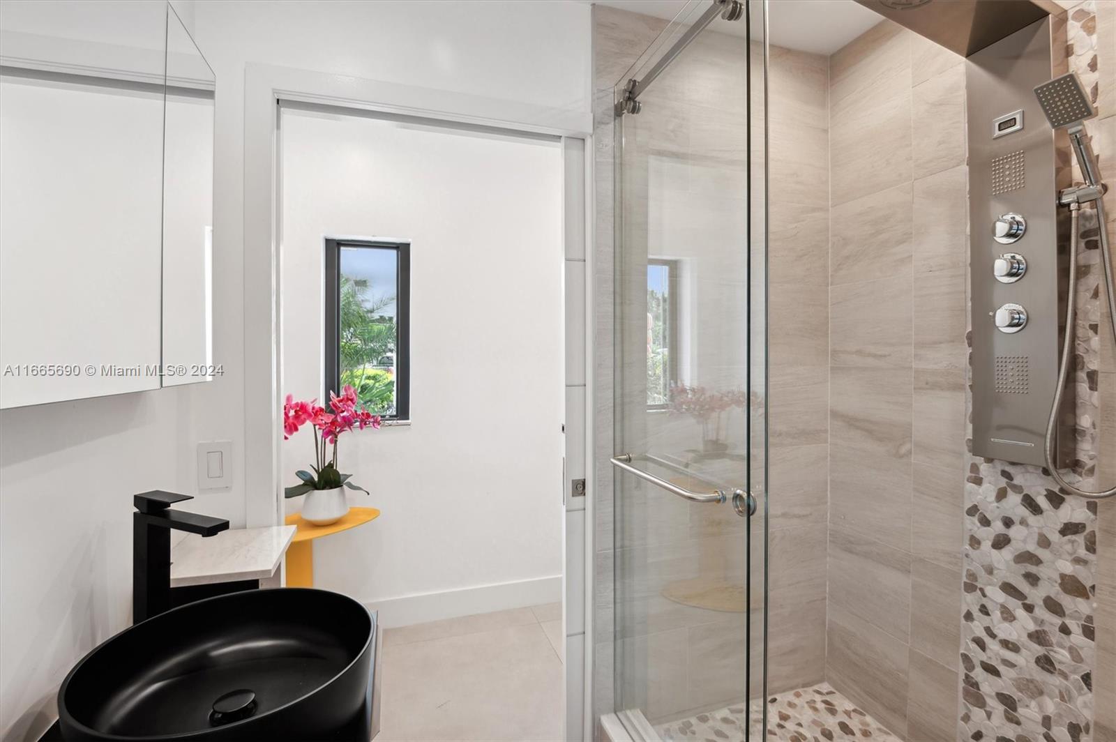 LAKESIDE - Residential