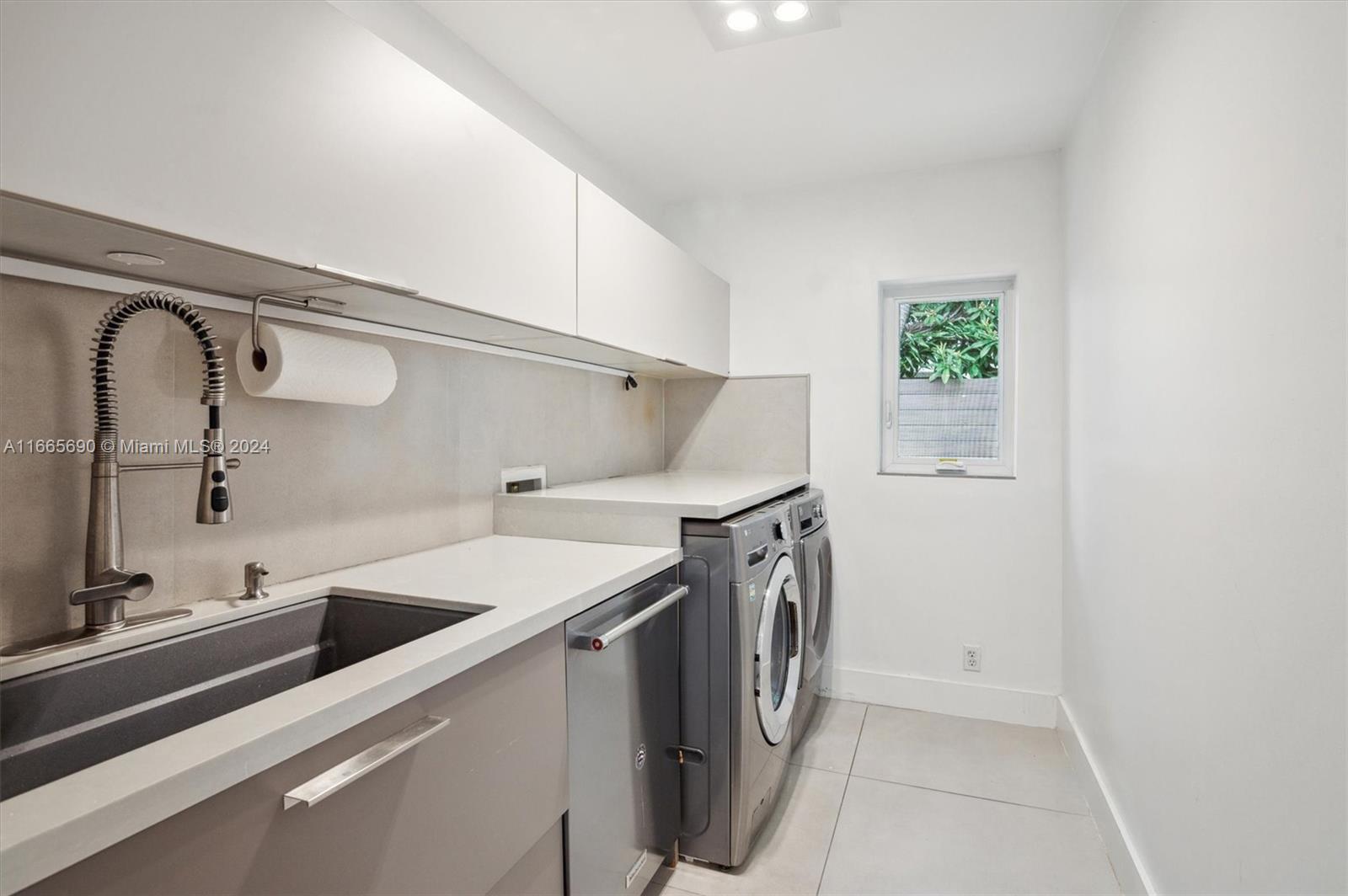 LAKESIDE - Residential