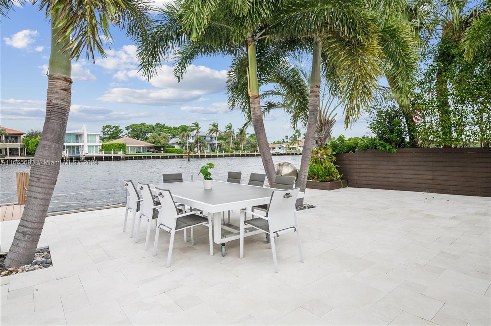 LAKESIDE - Residential