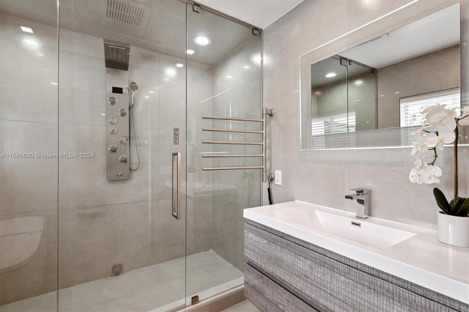 LAKESIDE - Residential