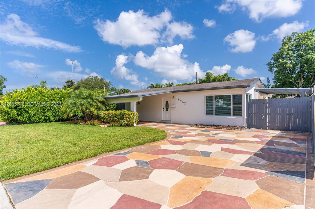 Photo of 6452 Custer St, Hollywood, FL 33024 (MLS # A12005719)