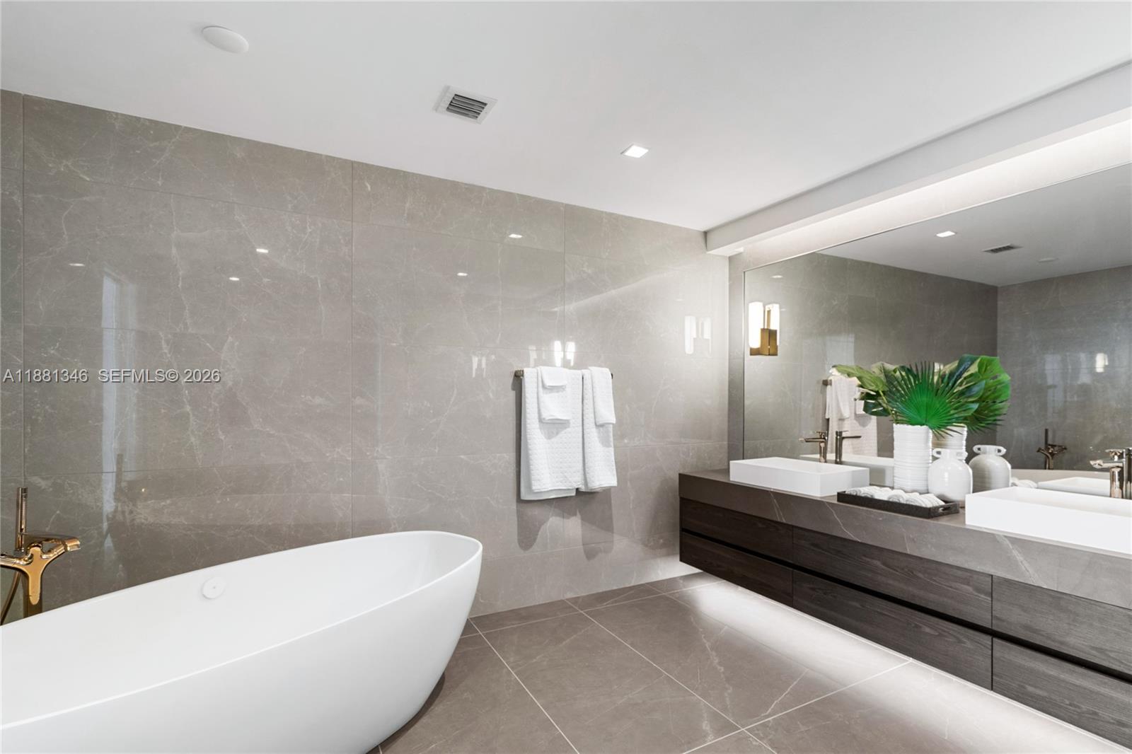 1116 N Ocean Blvd 1404