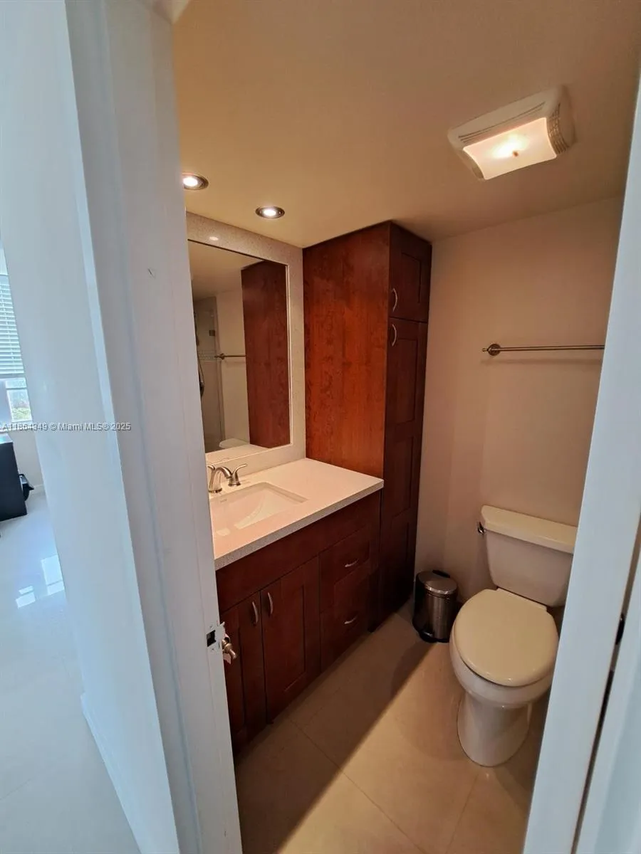 Sunny Isles Beach, Florida 33160, United States, 2 Bedrooms Bedrooms, ,2 BathroomsBathrooms,Residential,Active,196693