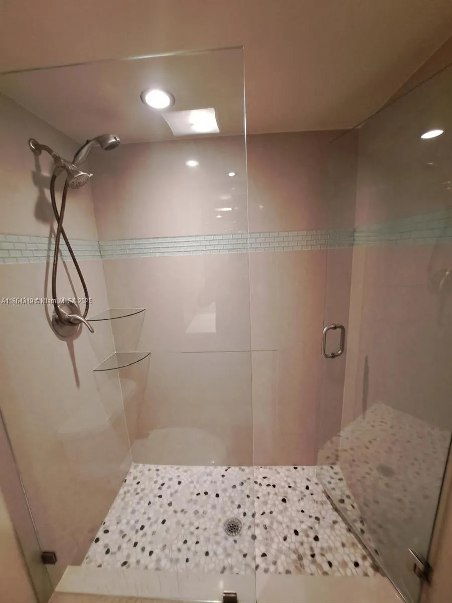 Sunny Isles Beach, Florida 33160, United States, 2 Bedrooms Bedrooms, ,2 BathroomsBathrooms,Residential,Active,196693