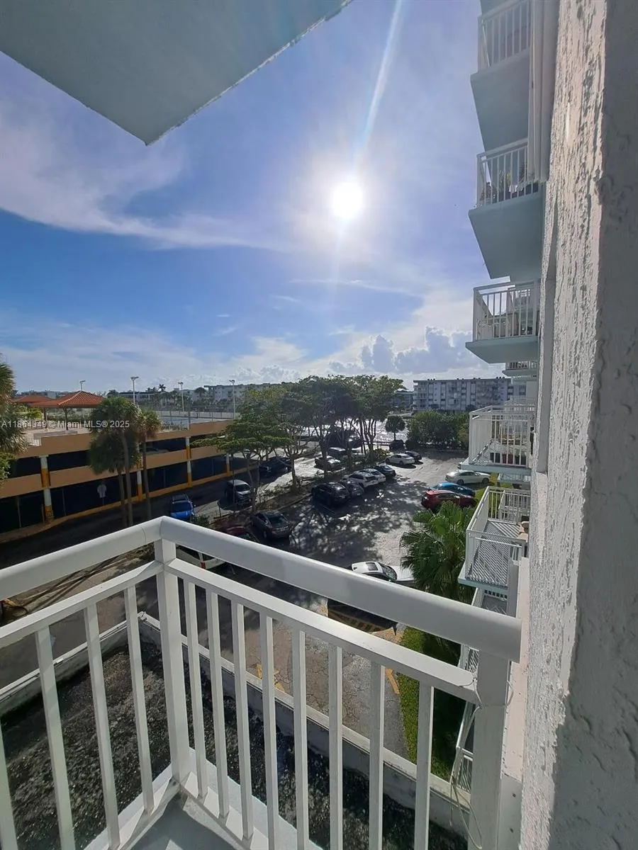 Sunny Isles Beach, Florida 33160, United States, 2 Bedrooms Bedrooms, ,2 BathroomsBathrooms,Residential,Active,196693